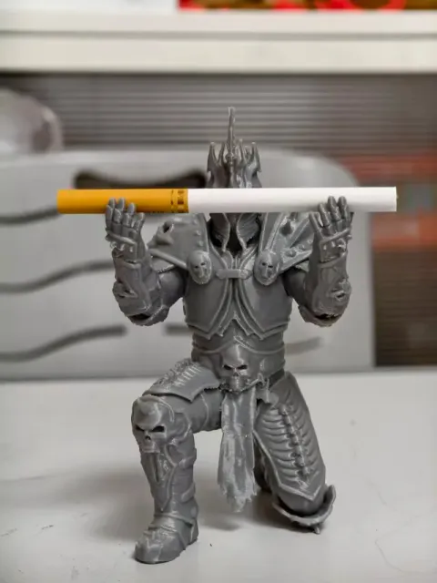 魔兽世界 阿尔萨斯 巫妖王 香烟架/递烟模型 — Image 2 of 3