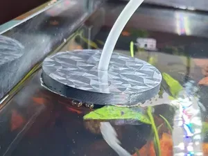 Splash guard for sponge filter