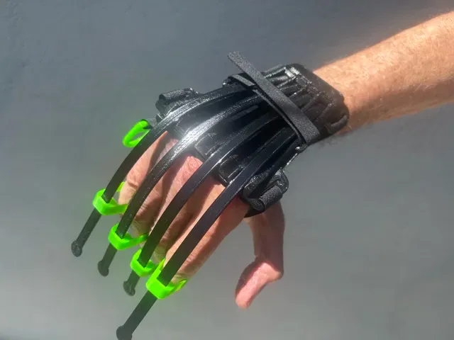 Wolverine Gauntlet: A Finger-Extension Exoskeleton — Фото 2 из 8