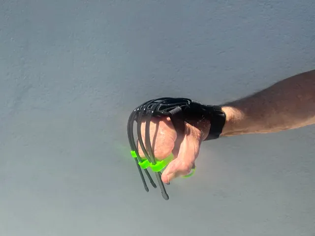 Wolverine Gauntlet: A Finger-Extension Exoskeleton — Фото 3 из 8