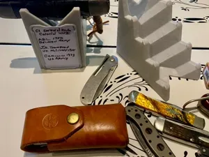 Knife Display Stand with ID Card