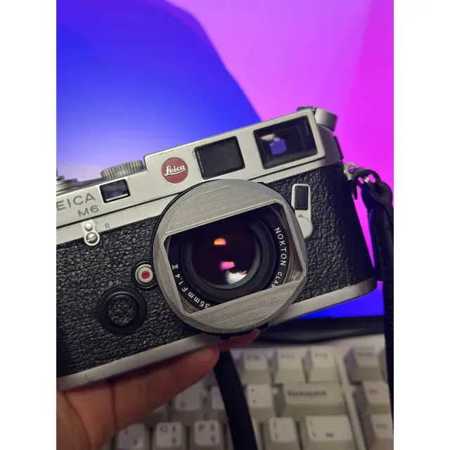 Voigtlander/Zeiss Leica M mount square lens hood — Image 2 of 3