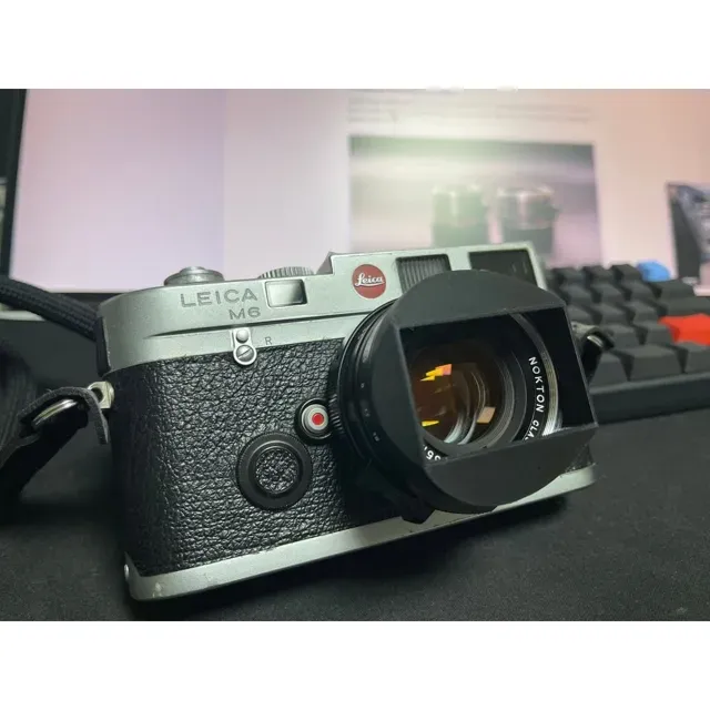 Voigtlander/Zeiss Leica M mount square lens hood — Image 3 of 3