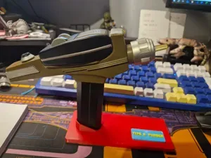 Star Trek Type II Phaser Stand (Playmates)