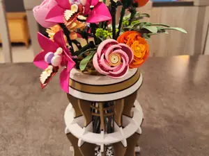 Vase contemporain pour fleurs en briques