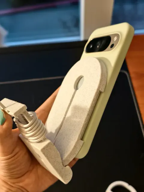 The Ultimate Adjustable Pixelsnap Charging Stand — Фото 10 из 10