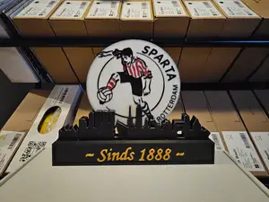 Sparta Rotterdam met skyline van Rotterdam