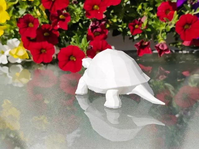 Geometric Low Poly Tortoise Figurine — Фото 3 из 10