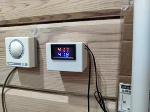 Thermometer box with two 18650 batteries