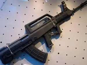 PLA-QBZ95式突击步枪模型道具