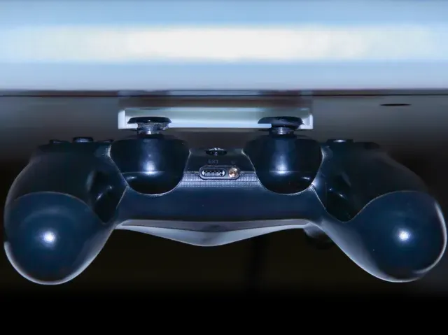 PS4 Controller Holder — Image 3 of 4