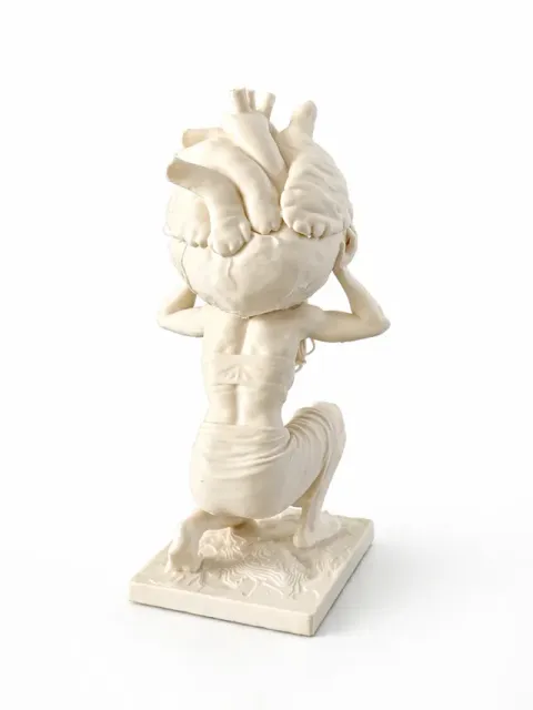 Figurine design - le poids du coeur — Image 2 of 3