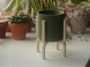 Plant pot with stand
