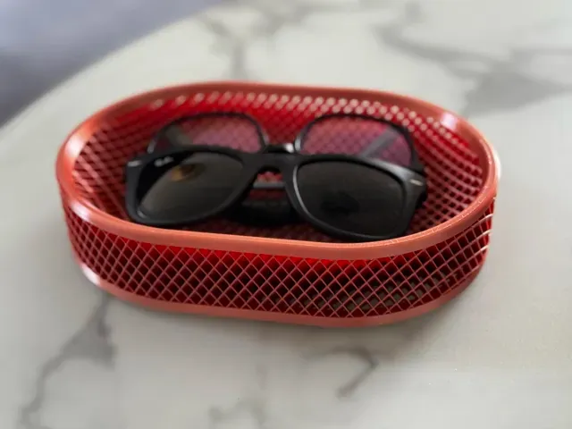 Geometric Tray “Illusion Grid” — Image 6 of 9