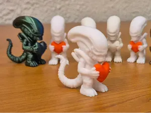Alien Xenomorph in love, Valentine's Day figurine