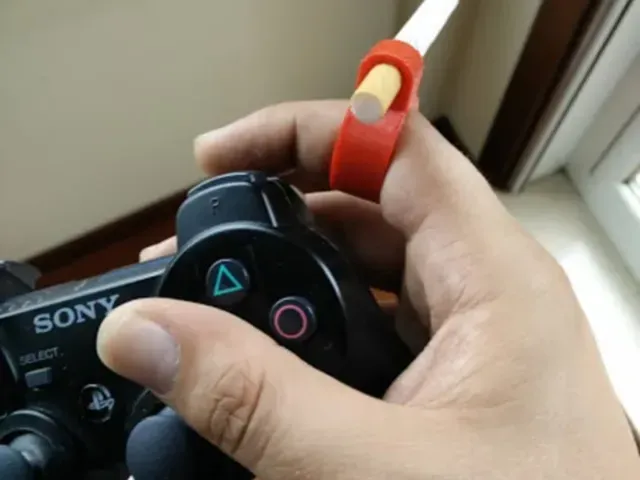 Hands-Free Cigarette Ring Holder