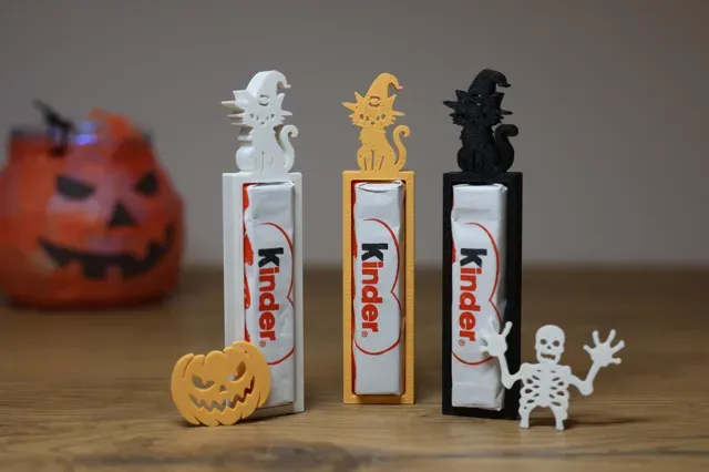 Halloween Witch Cat Holder for Kinderschokolade — Image 4 of 6