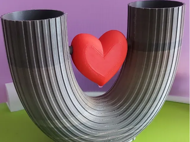 Doppelvase mit beweglichem Herz (Herzschwung)
