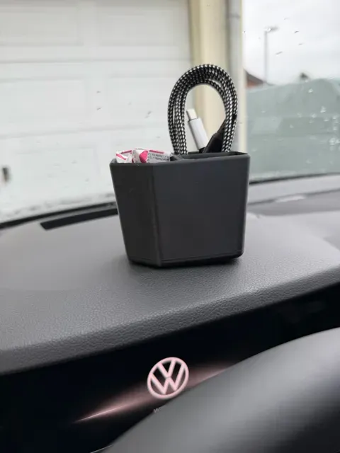 VW Golf MK8 Einsatz Mittelkonsole / Getränkehalter — Image 2 of 2