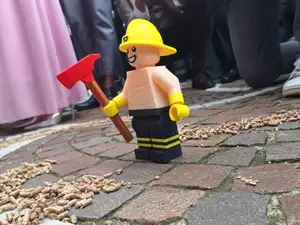 BIG BRICK FIREFIGHTER NO AMS CUSTOMIZABLE