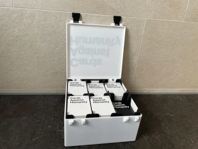 Cards Against Humanity - Snaplock Card Box - Big — Фото 3 из 5