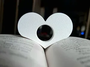 Page holder heart