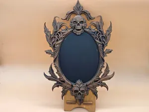 Gothic Skull Frame – Dekorativer Bilderrahmen