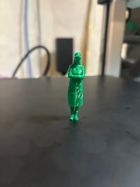 diorama miniature - apron girl — Image 8 of 8