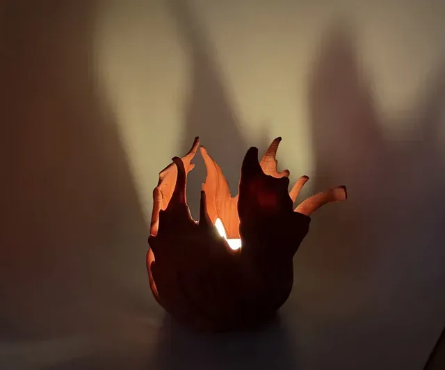 Windswept Maple Leaf - LED Tealight Holder — Фото 14 из 15