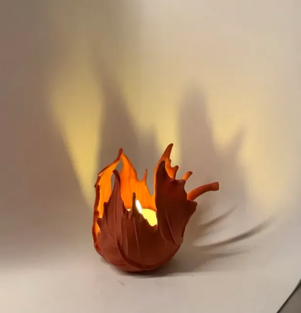 Windswept Maple Leaf - LED Tealight Holder — Фото 13 из 15