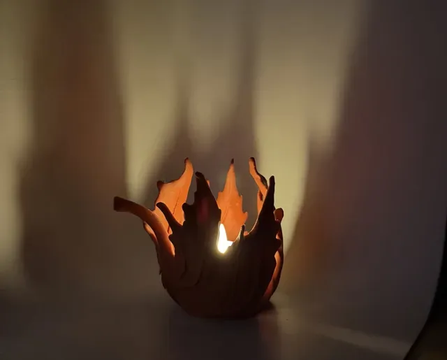 Windswept Maple Leaf - LED Tealight Holder — Фото 11 из 15