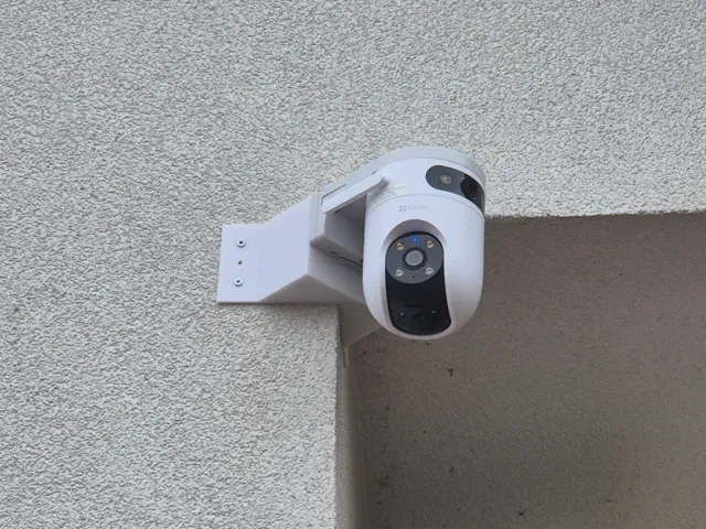 Corner camera mount
