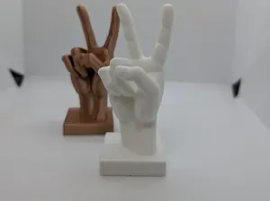 Victory Hand Statue – Symbol of Peace & Strength