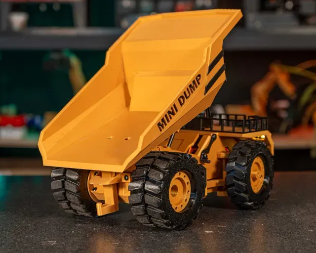 DIY RC DumpTruck — Image 6 of 8