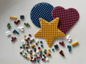 Compatible brick base plates: star, heart, circle