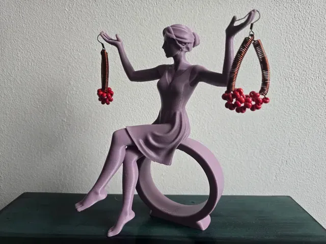 Earring Holder - Elegant Sitting Lady — Фото 3 из 3