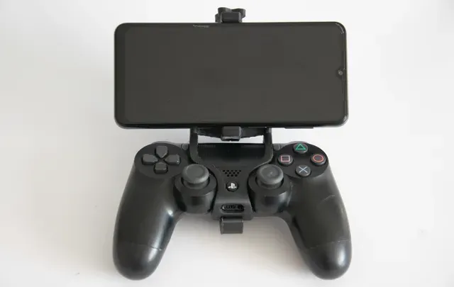 Smartphone mount for PS4 controller (DUALSHOCK 4)
