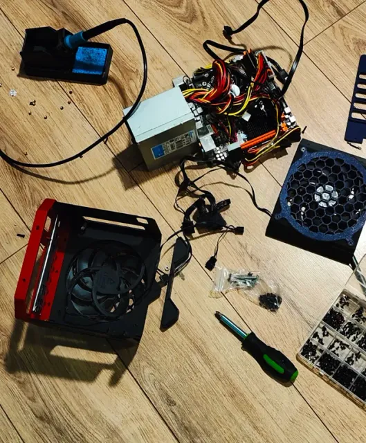 Cyberpunk mini ITX case SFX 4-8x 2.5" 140x140mm X2 — Фото 9 из 12