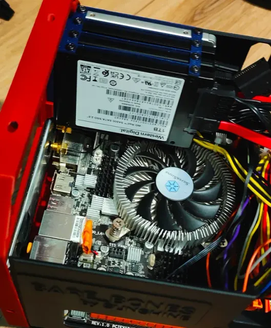 Cyberpunk mini ITX case SFX 4-8x 2.5" 140x140mm X2 — Фото 6 из 12