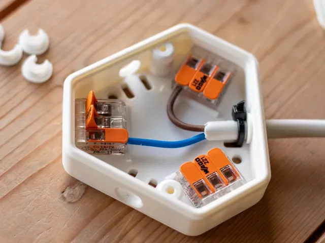 WAGO 221 Junction Box — Image 7 of 9
