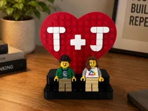 Minifigure Stand - Heart + Customizable + SKÅDIS