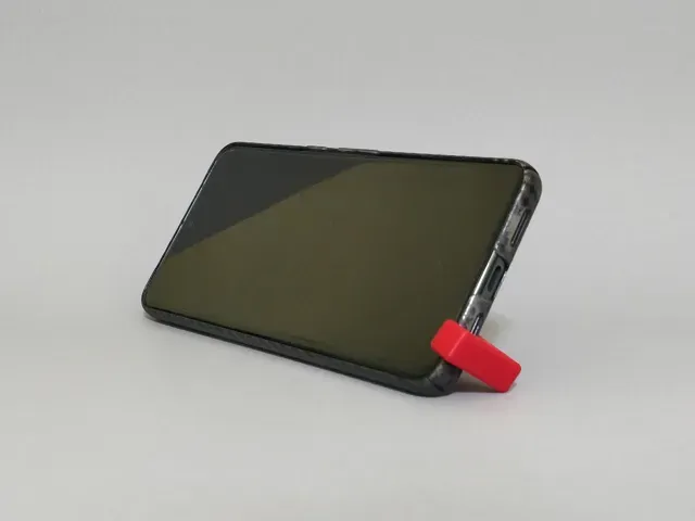 Pinky Saver Phone Hook — Image 6 of 6