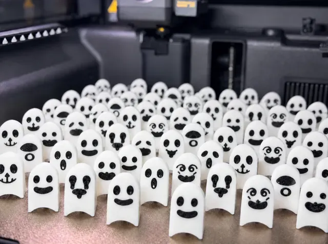 Find 100 Mini Ghosts Spot & Search Halloween Game — Image 2 of 4