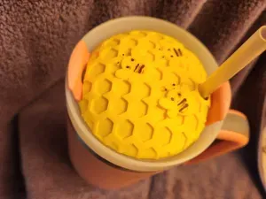 40oz travel mug topper (honeycomb with bees)
