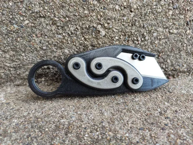 Retractable Karambit Knife — Image 5 of 5