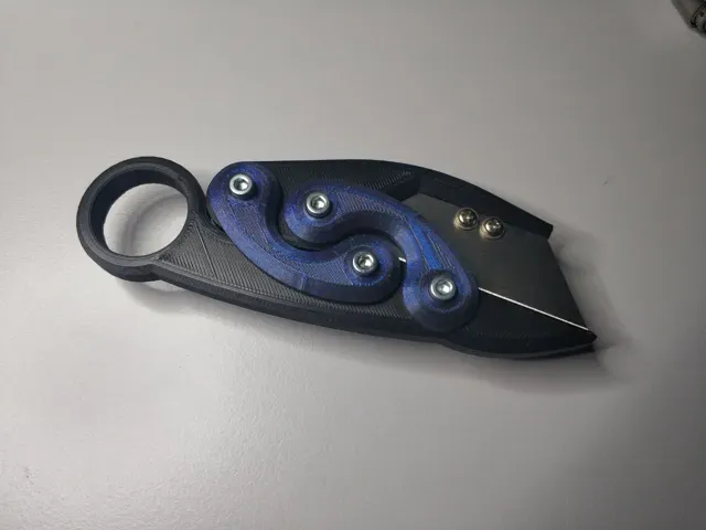 Retractable Karambit Knife — Image 4 of 5