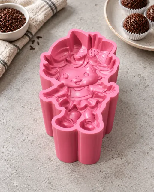 Bonequinha Moranguinho 3D | Ejetor de Brigadeiro — Image 2 of 9