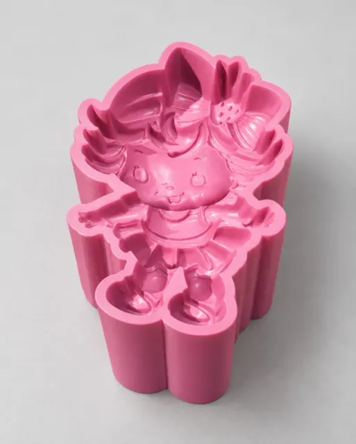 Bonequinha Moranguinho 3D | Ejetor de Brigadeiro — Image 5 of 9