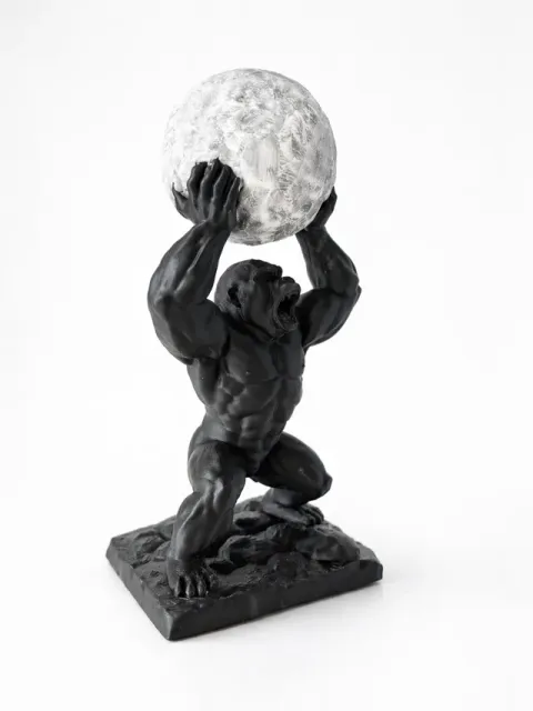 Figurine moderne - Gorille attrapant la lune — Фото 4 из 4