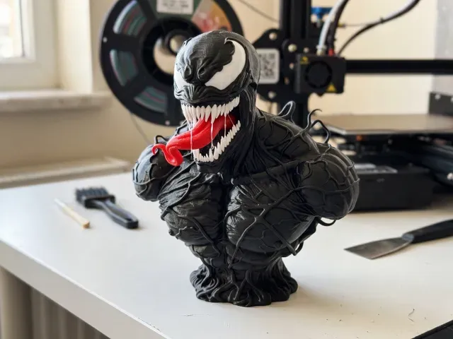 High Detail Venom Bust – Symbiote Display Statue — Фото 2 из 8